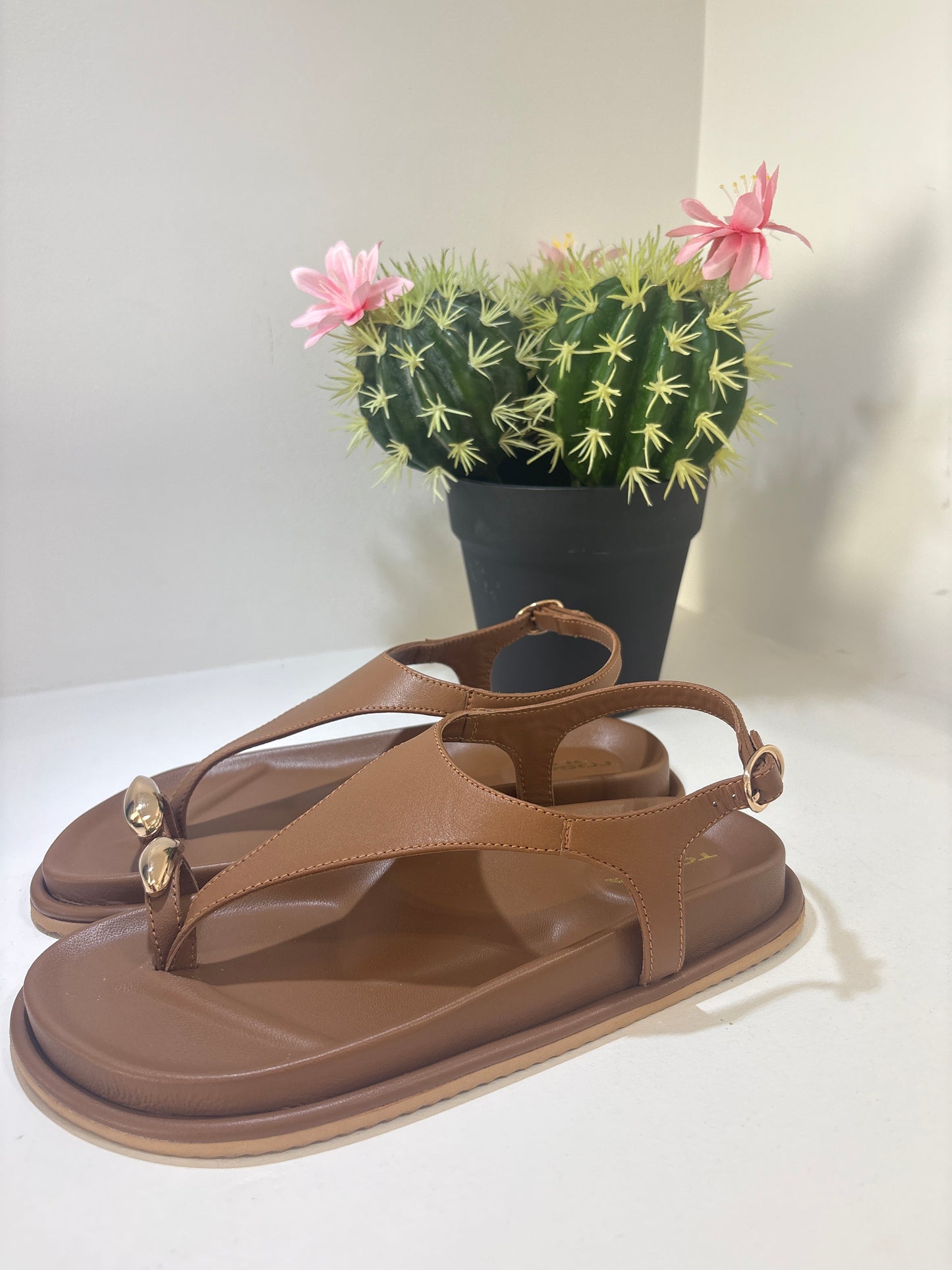 SANDALO FLAT IN PELLE BISCOTTO