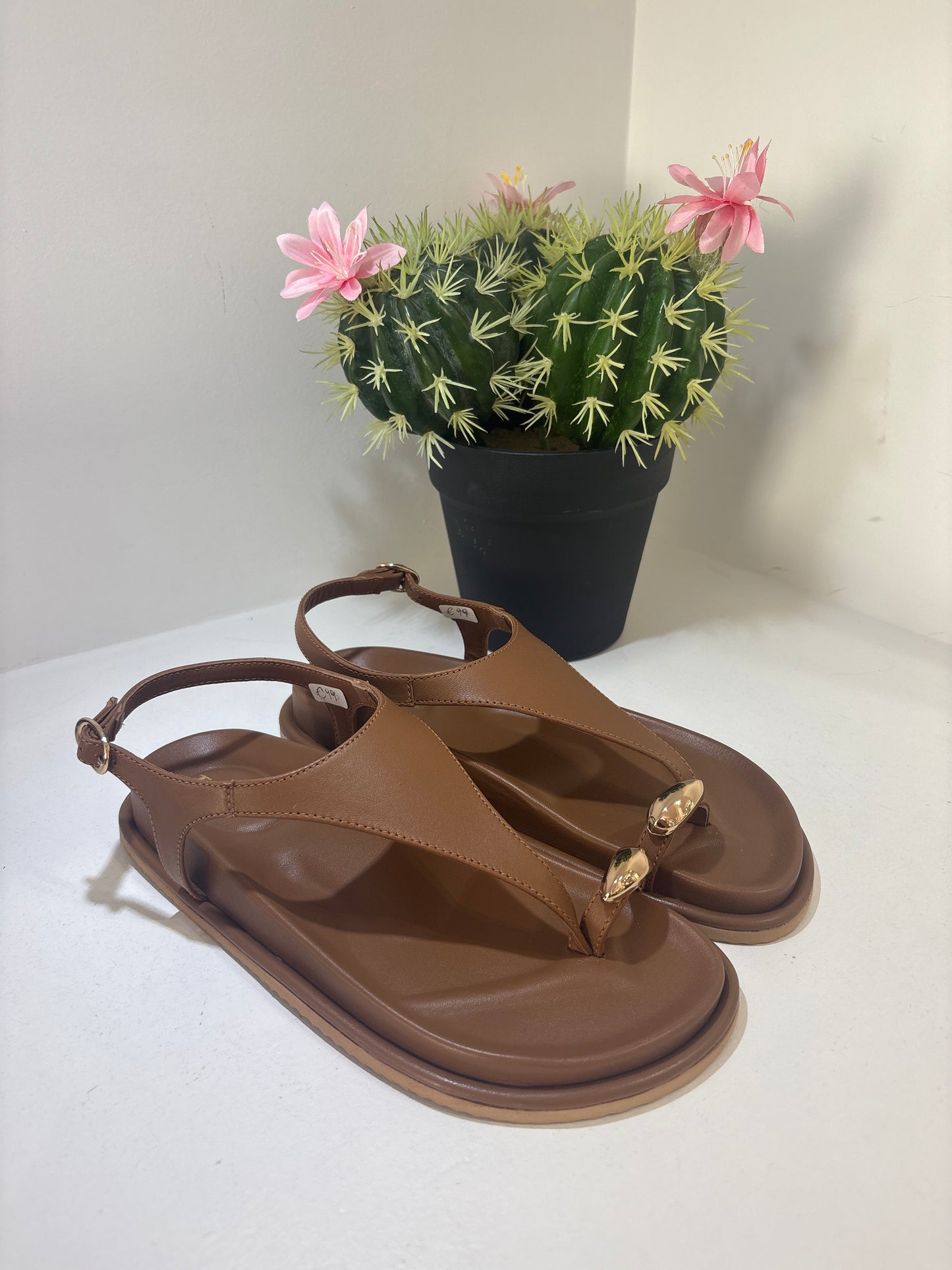 SANDALO FLAT IN PELLE BISCOTTO