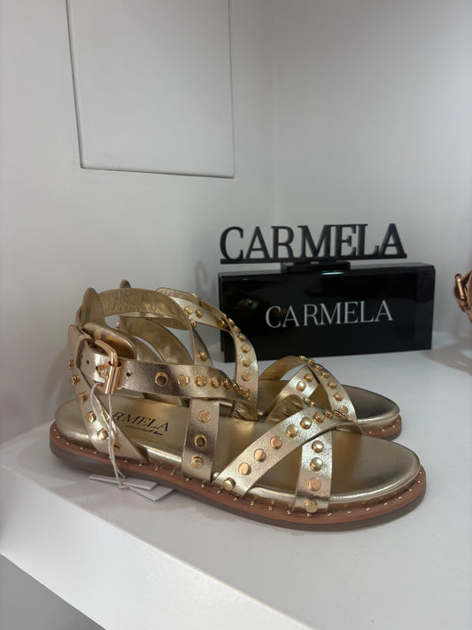 SANDALO CARMELA BORCHIE IN PELLE PLATINO