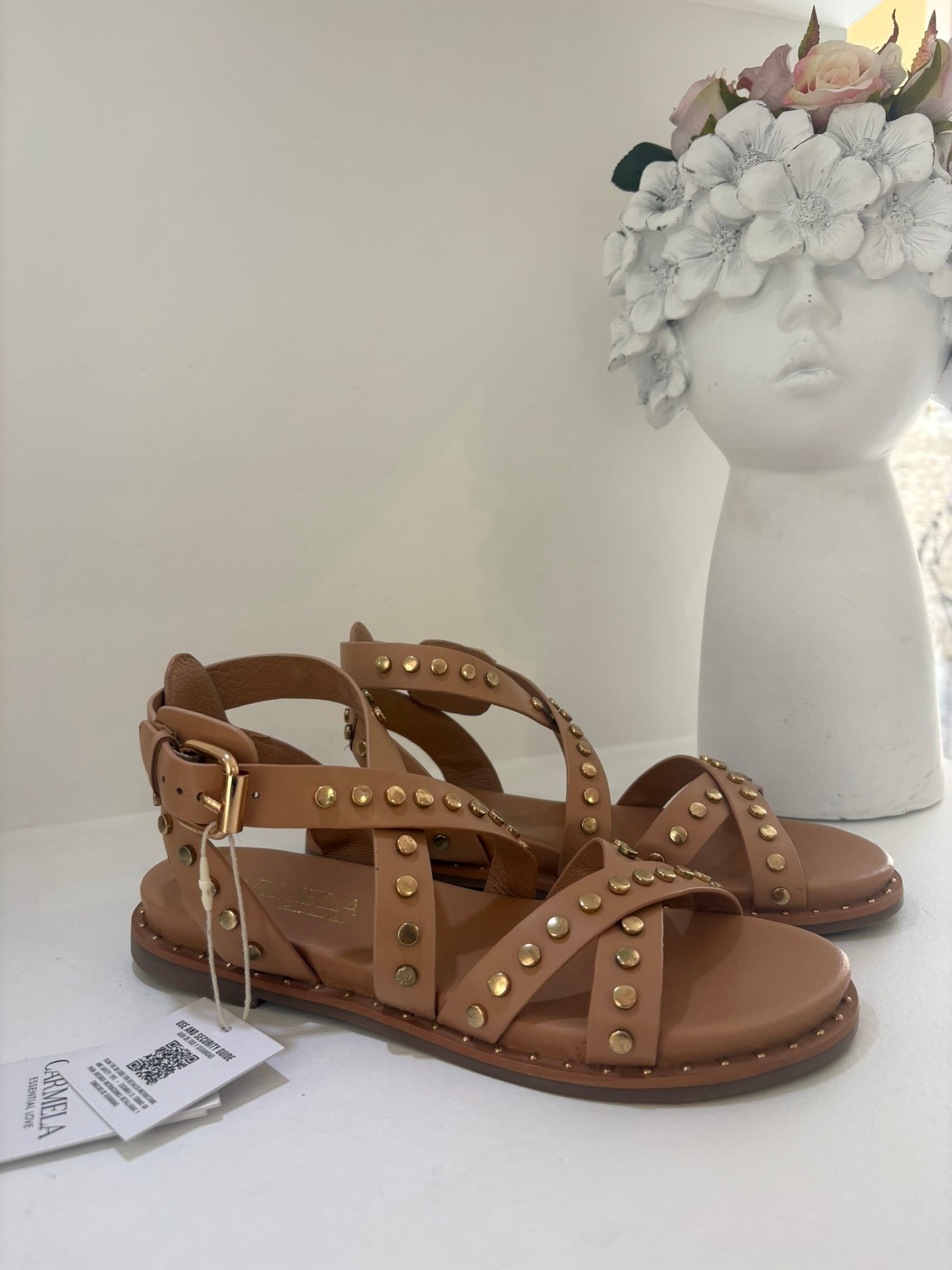 SANDALO CARMELA BORCHIE IN PELLE BEIGE